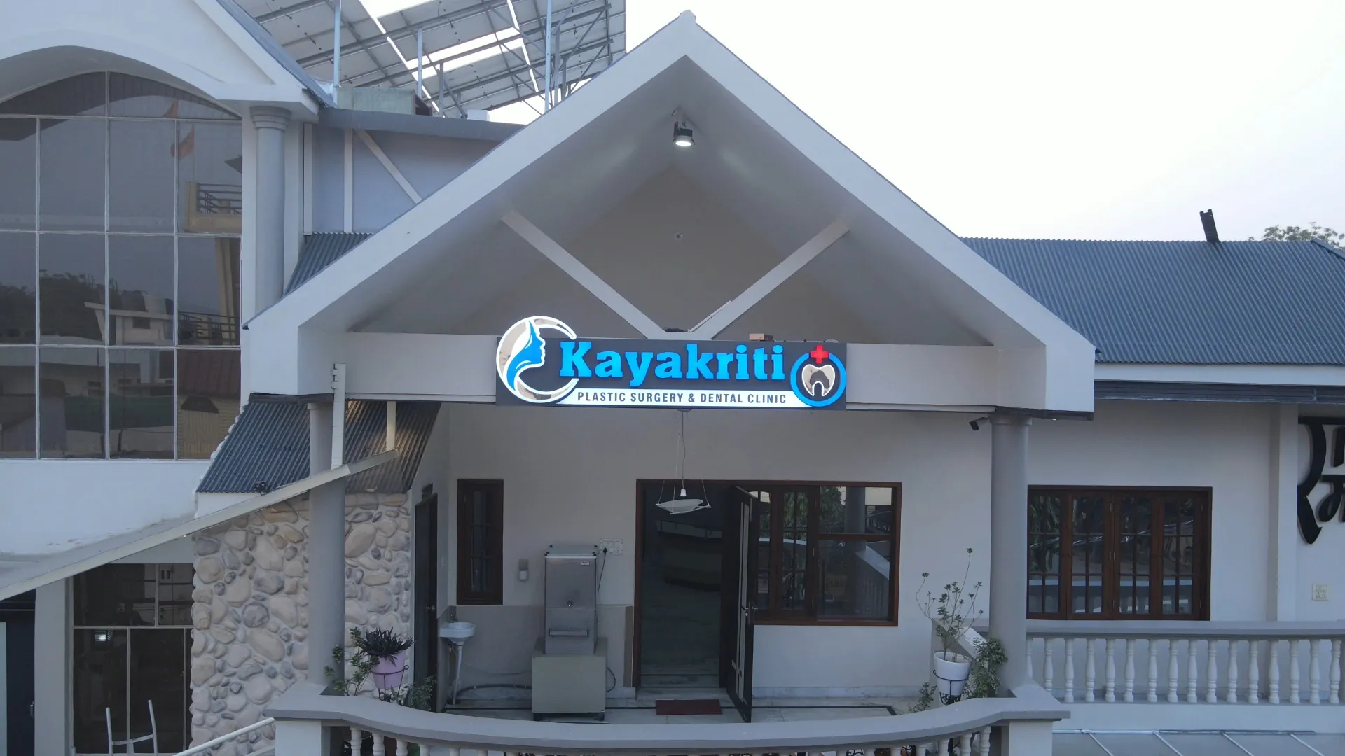 Kayakriti clinic, Lucknow — reception and consultation area